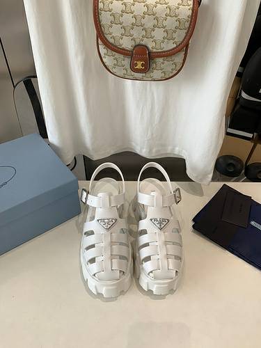 Picture of Prada Shoes Women _SKUfw158155238fw